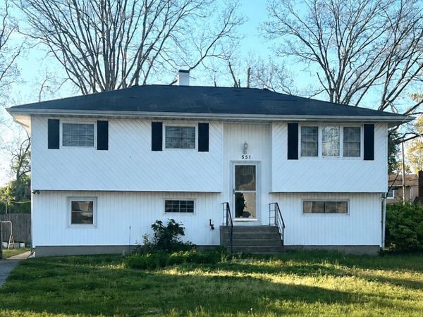 551 Spur Drive N, Bay Shore, NY 11706
