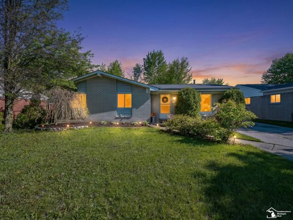 42064 Arthur Street, Belleville, MI 48111