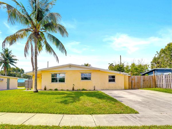 5740 SW 38th Street, Davie, FL 33314
