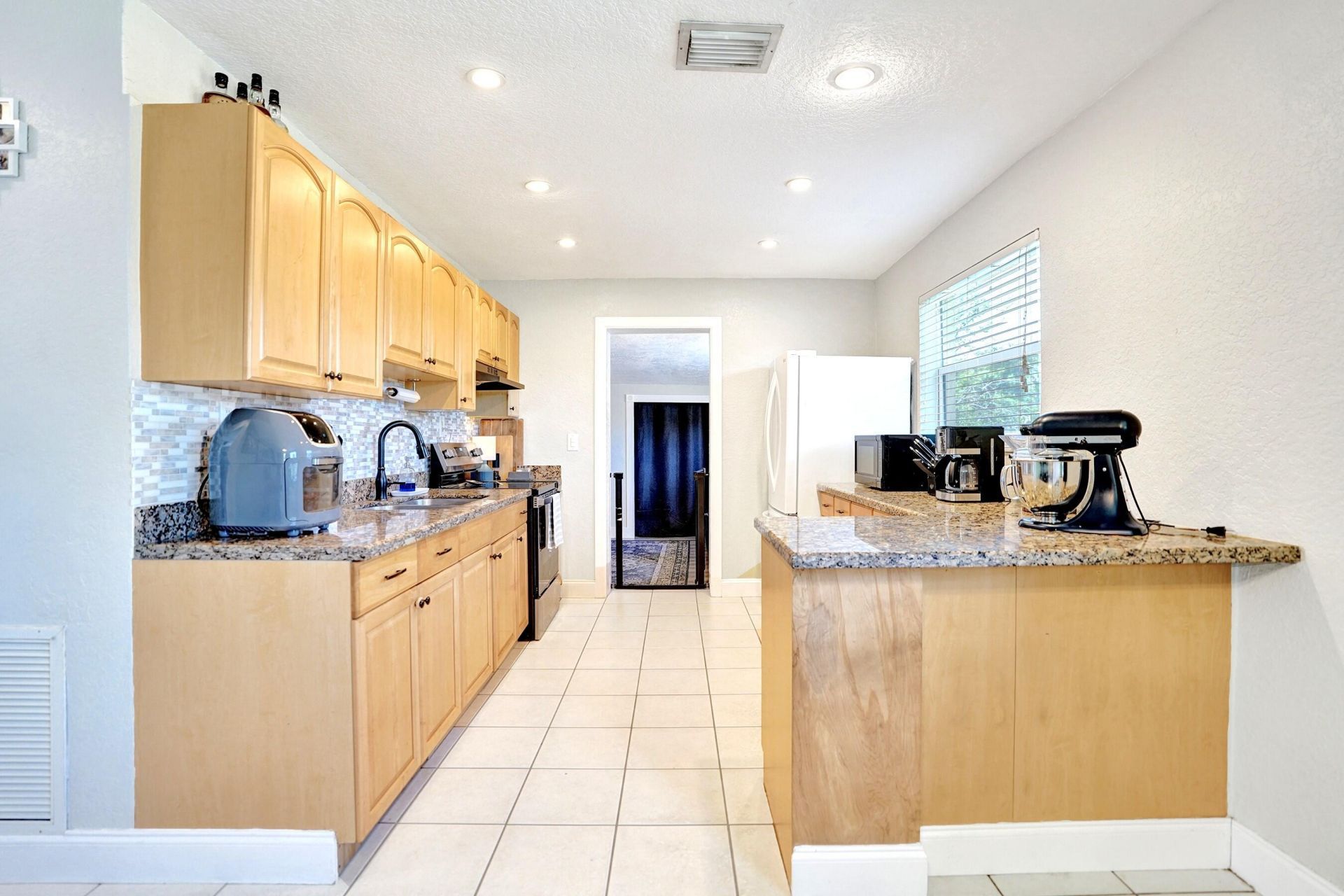 5740 SW 38th Street, Davie, FL 33314 Photo