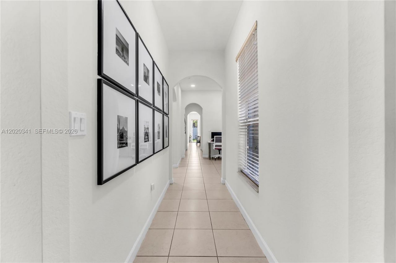 17064 SW 90th Way, Miami, FL 33196 Photo