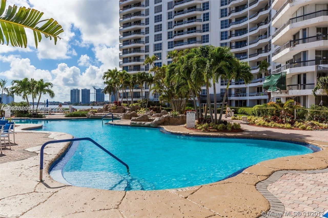 19101 NE 36th Ct, Unit 402, Aventura, FL 33180 Photo