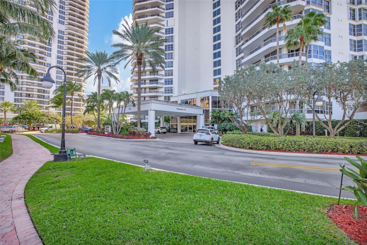 19101 NE 36th Ct, Unit 402, Aventura, FL 33180 Photo
