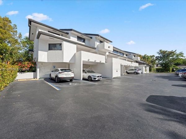 5750 Turin St , Unit 207, Coral Gables, FL 33146