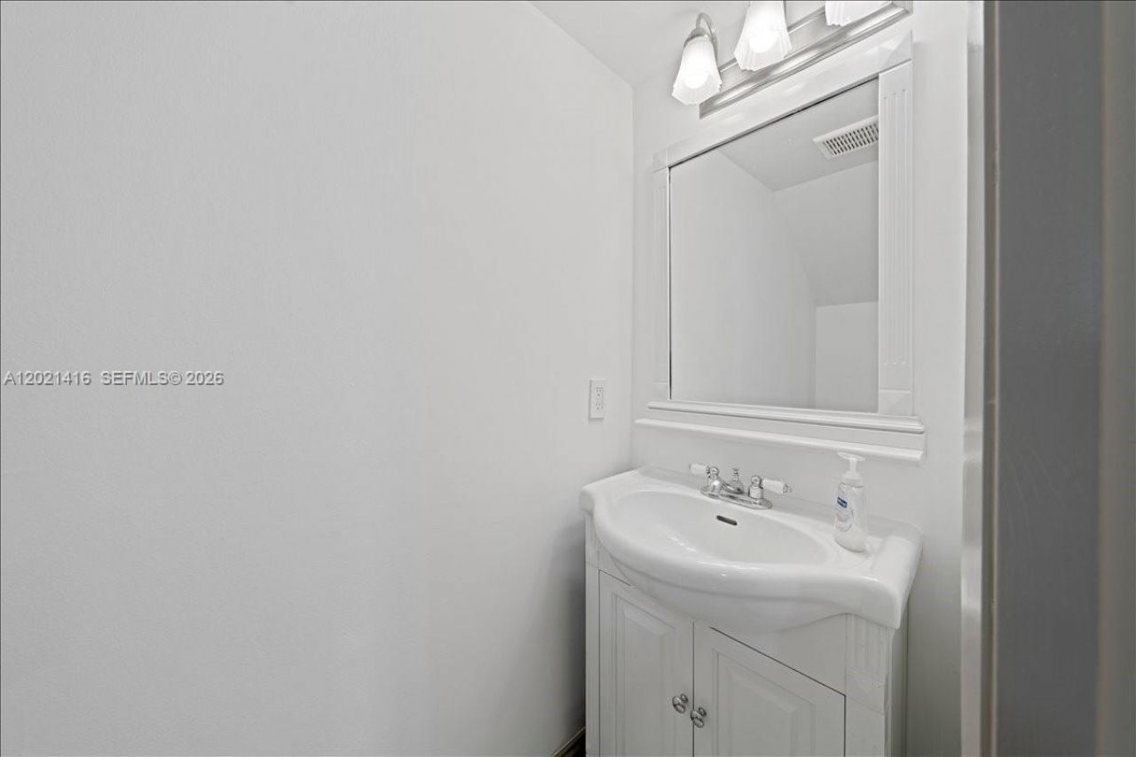 5750 Turin St , Unit 207, Coral Gables, FL 33146 Photo
