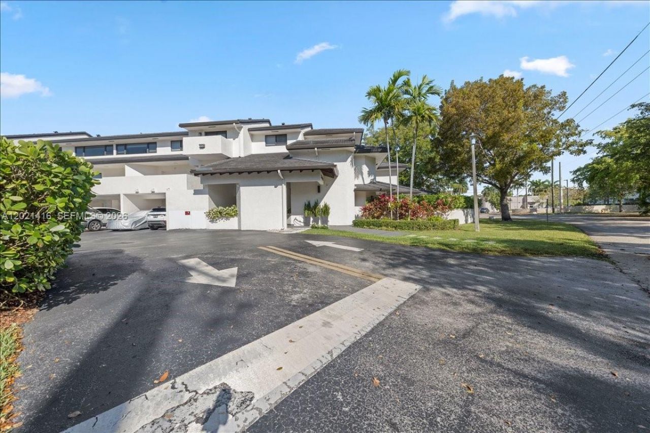 5750 Turin St , Unit 207, Coral Gables, FL 33146 Photo
