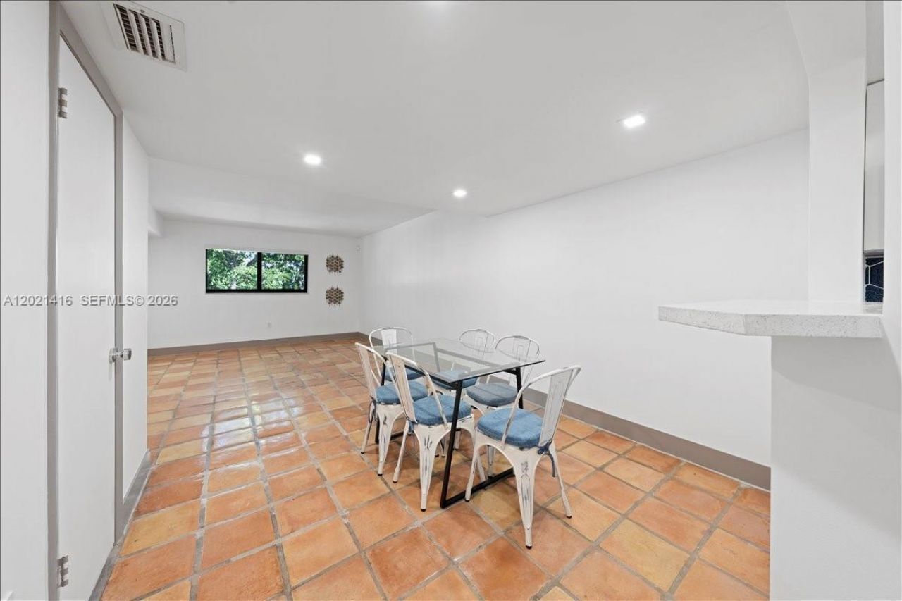 5750 Turin St , Unit 207, Coral Gables, FL 33146 Photo