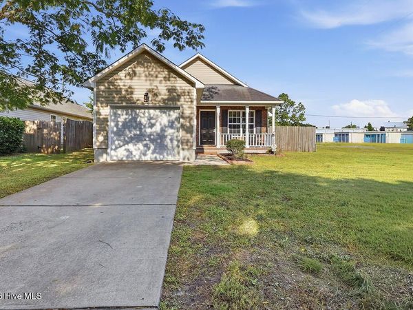 500 Mattocks Avenue , Maysville, NC 28555