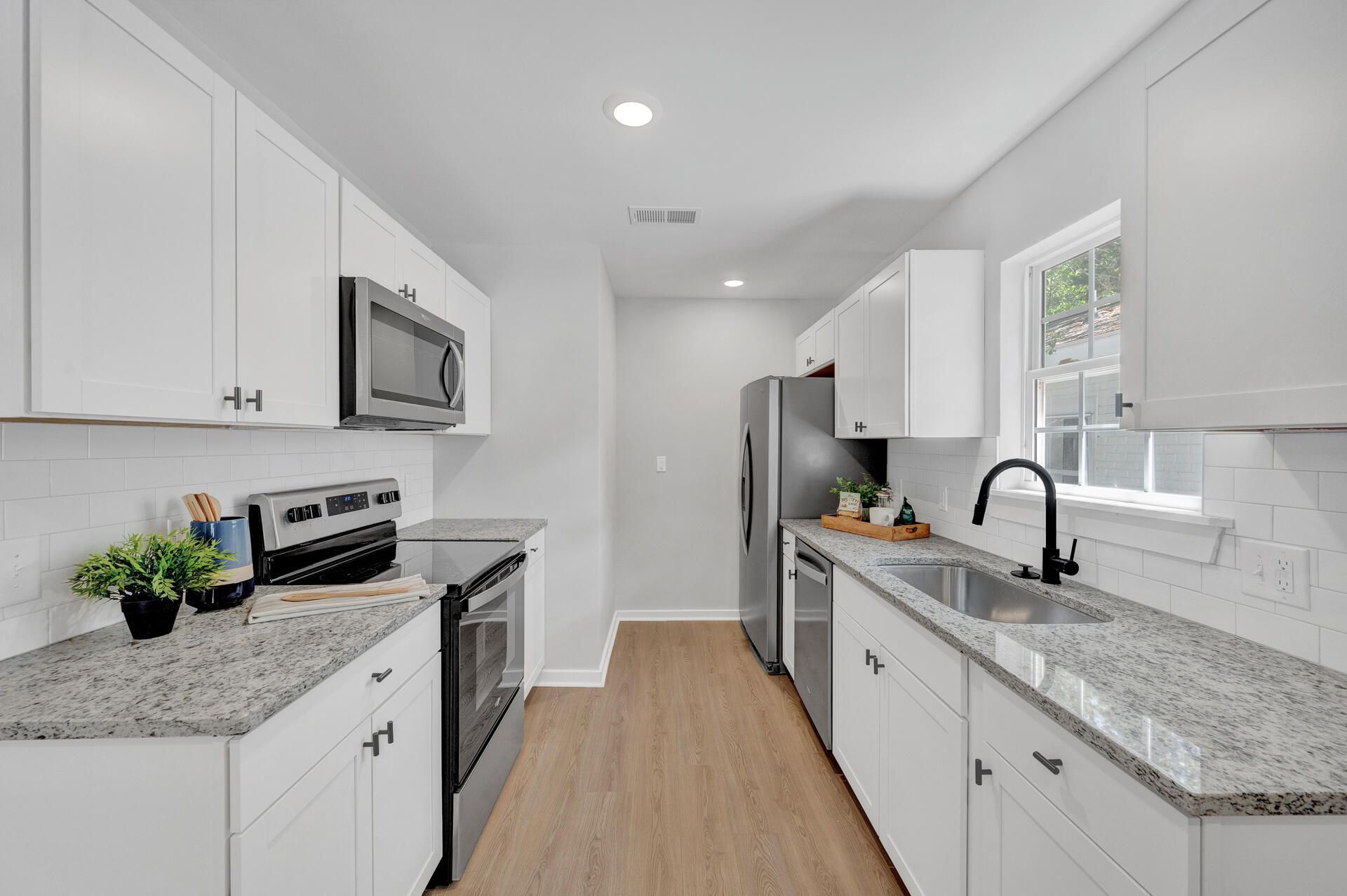 2512 Bennett Yard Photo 11