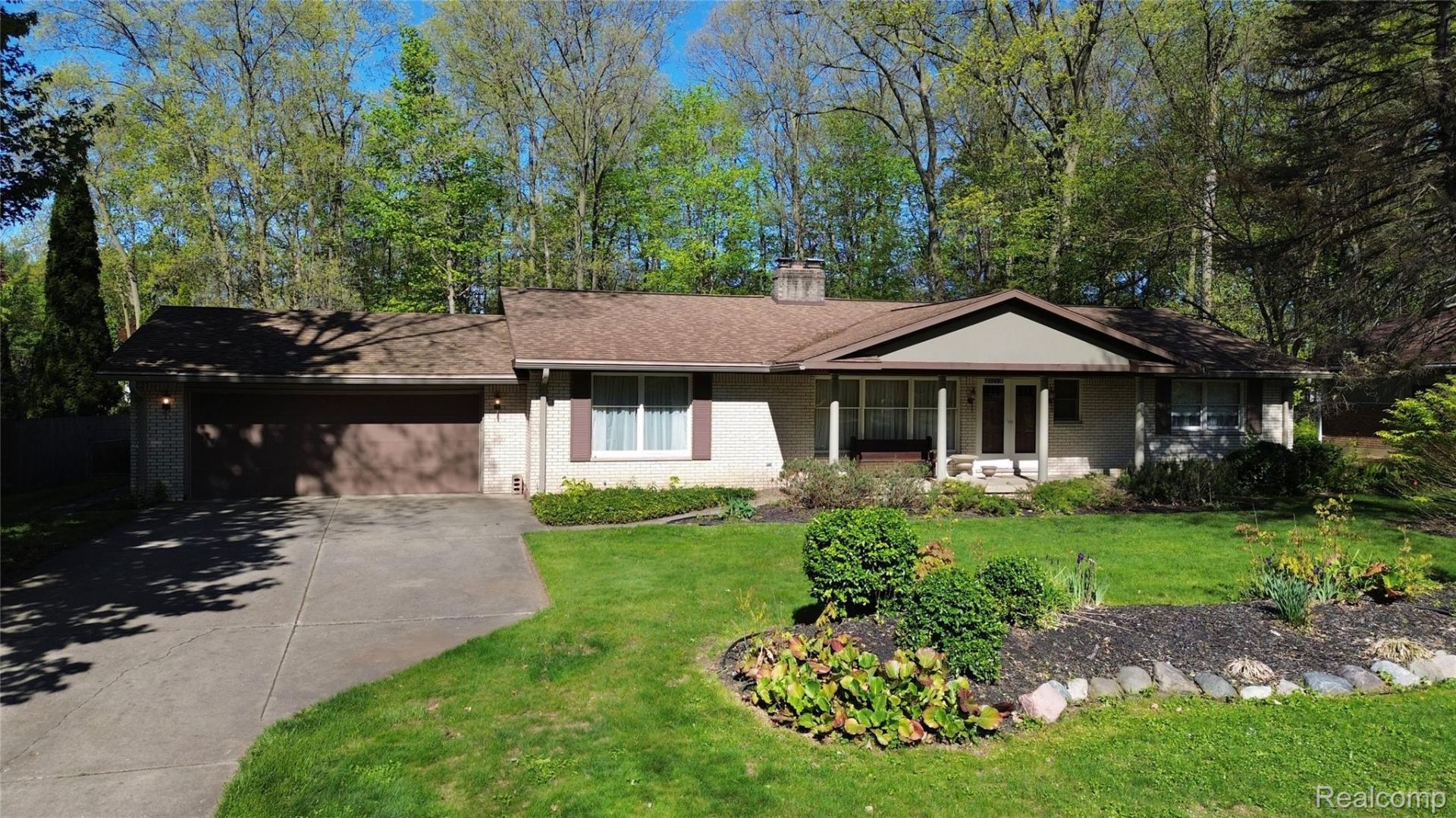 1349 Ox Yoke Drive, Flint Township, Mi 48532 Main Photo