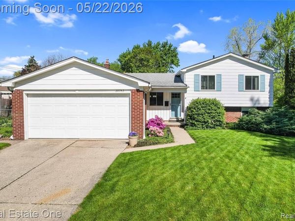 38743 Arcola Drive, Sterling Heights, MI 48312