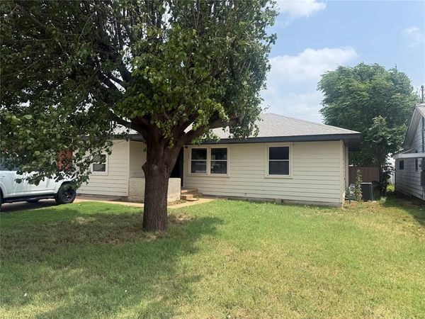 629 S 14th Street, Clinton, OK 73601