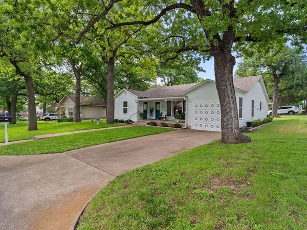 119 W Akard Street, Weatherford, TX 76086