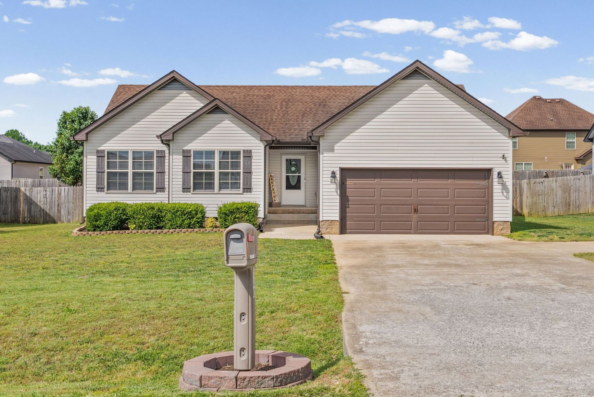 580 Tracy Ln, Clarksville, TN 37040 Main Photo