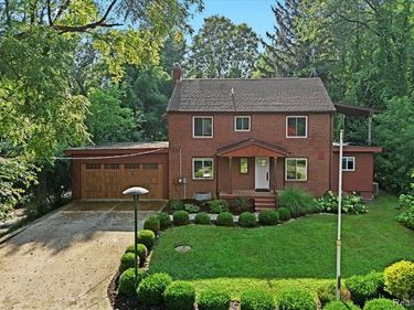 1350 Pettibone Lake Road, Highland Twp, MI 48356