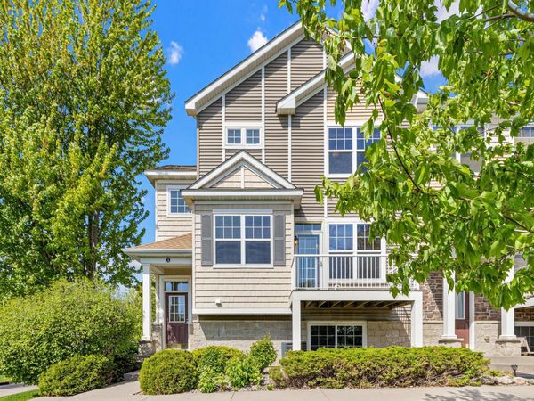 1802 Colonial Lane, Unit 1, Chanhassen, MN 55317