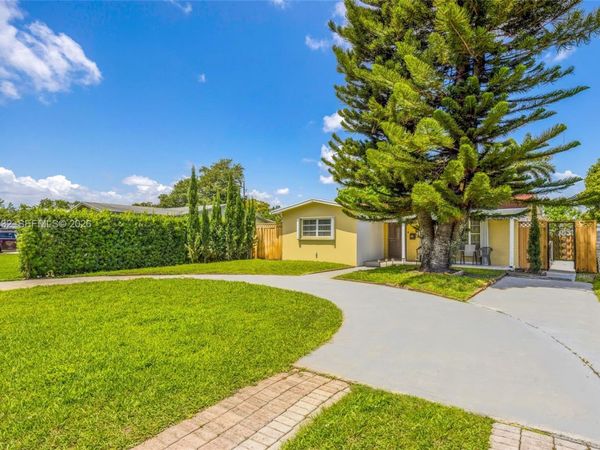 304 SW 68th Ave , Pembroke Pines, FL 33023