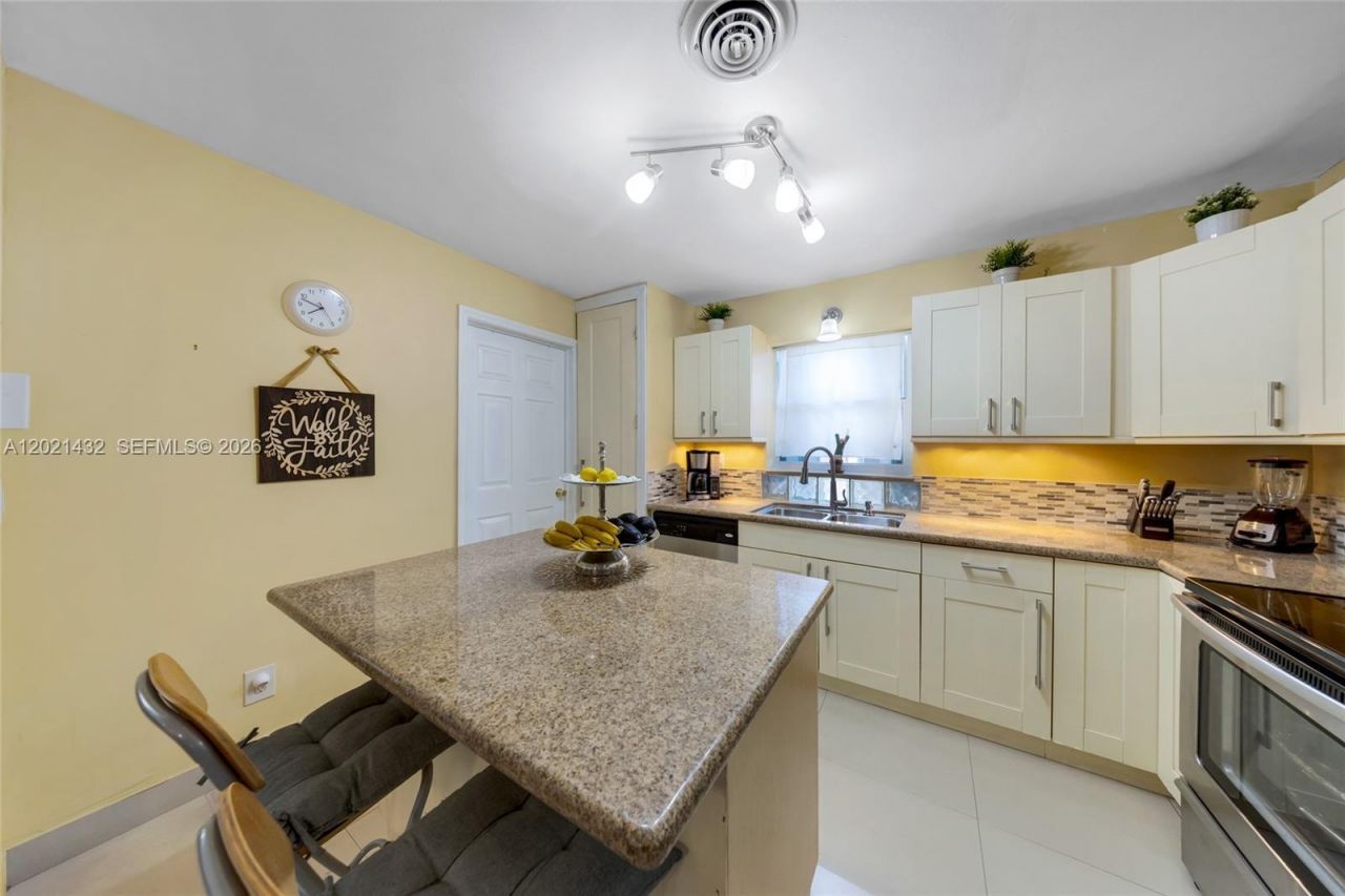304 SW 68th Ave , Pembroke Pines, FL 33023 Photo