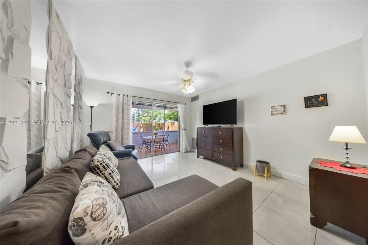 304 SW 68th Ave , Pembroke Pines, FL 33023 Photo