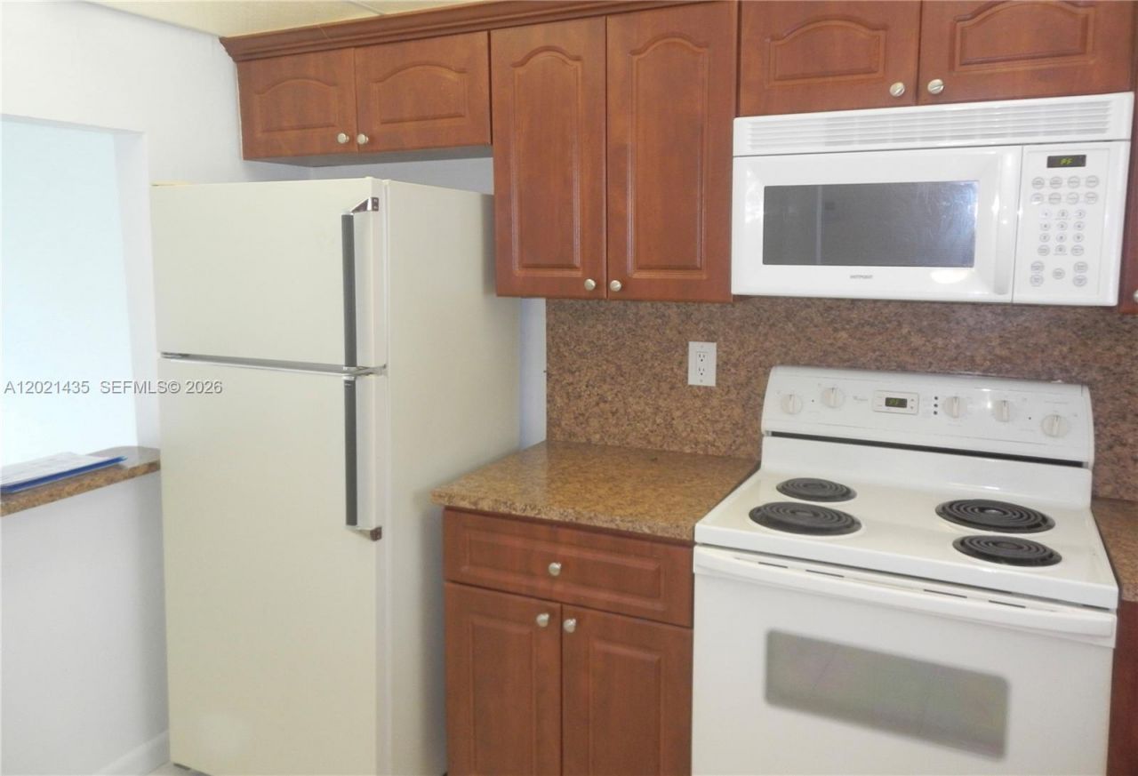 6020 Shakerwood Cir, Unit 105, Tamarac, FL 33319 Photo