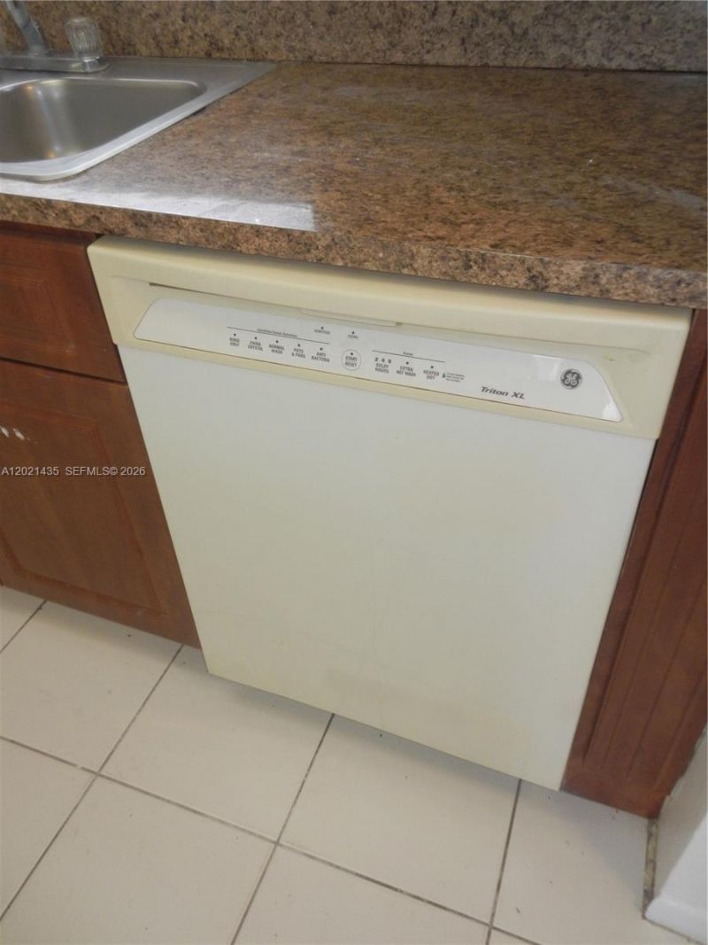 6020 Shakerwood Cir, Unit 105, Tamarac, FL 33319 Photo