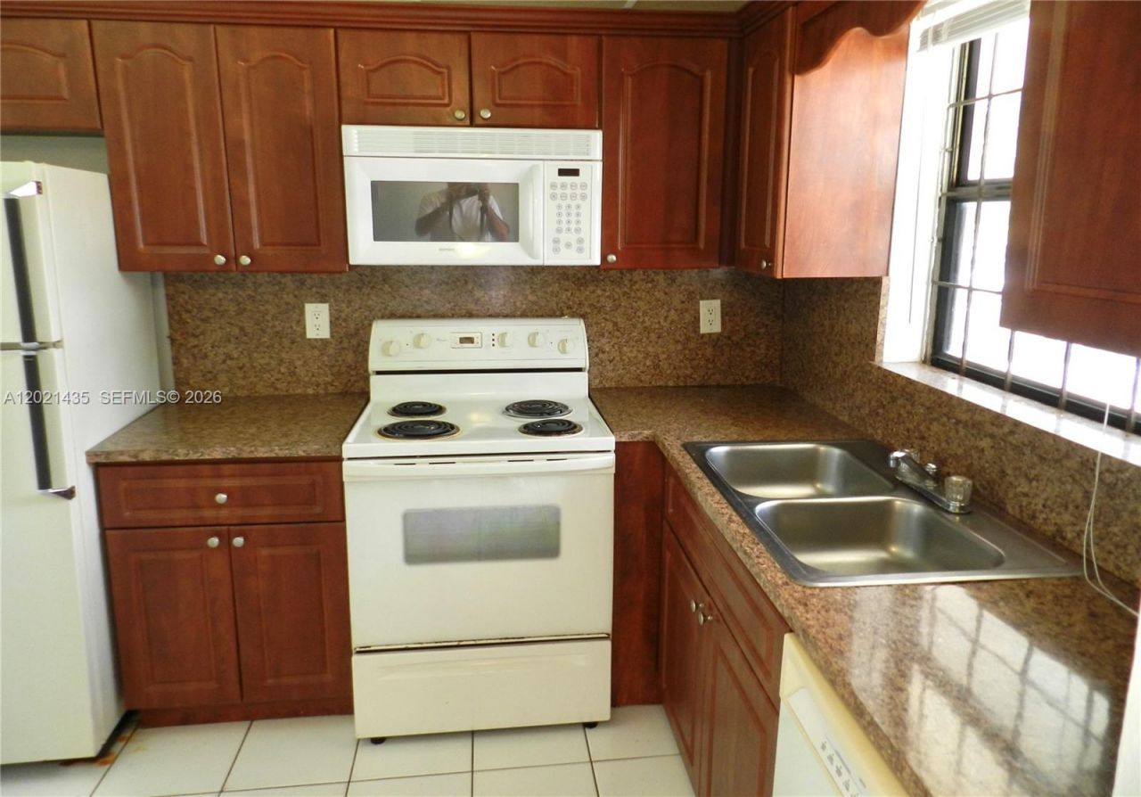 6020 Shakerwood Cir, Unit 105, Tamarac, FL 33319 Photo