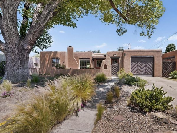 716 Loma Vista Drive NE, Albuquerque, NM 87106