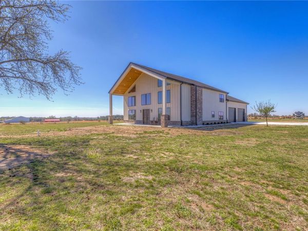 13917 HWY 82, Tahlequah, OK 74464