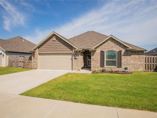 4836 W Monaco Bend, Fayetteville, AR 72704