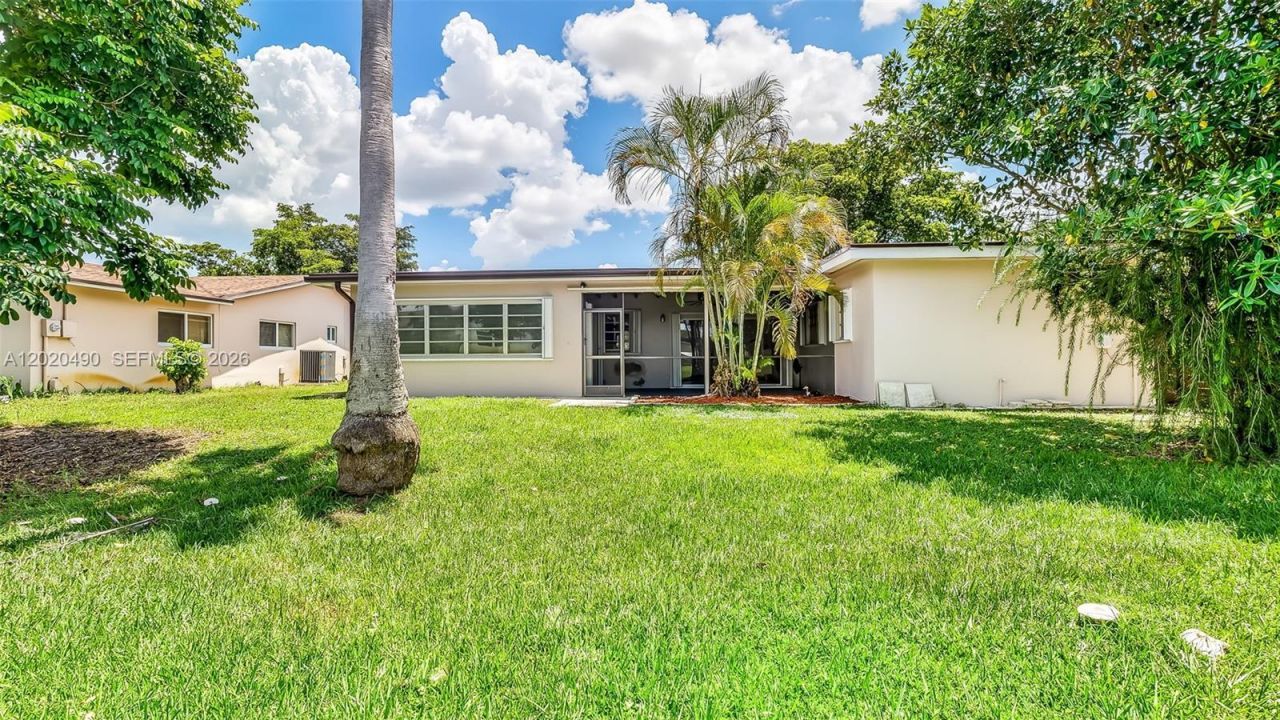 500 NW 96th Ter, Pembroke Pines, FL 33024 Photo