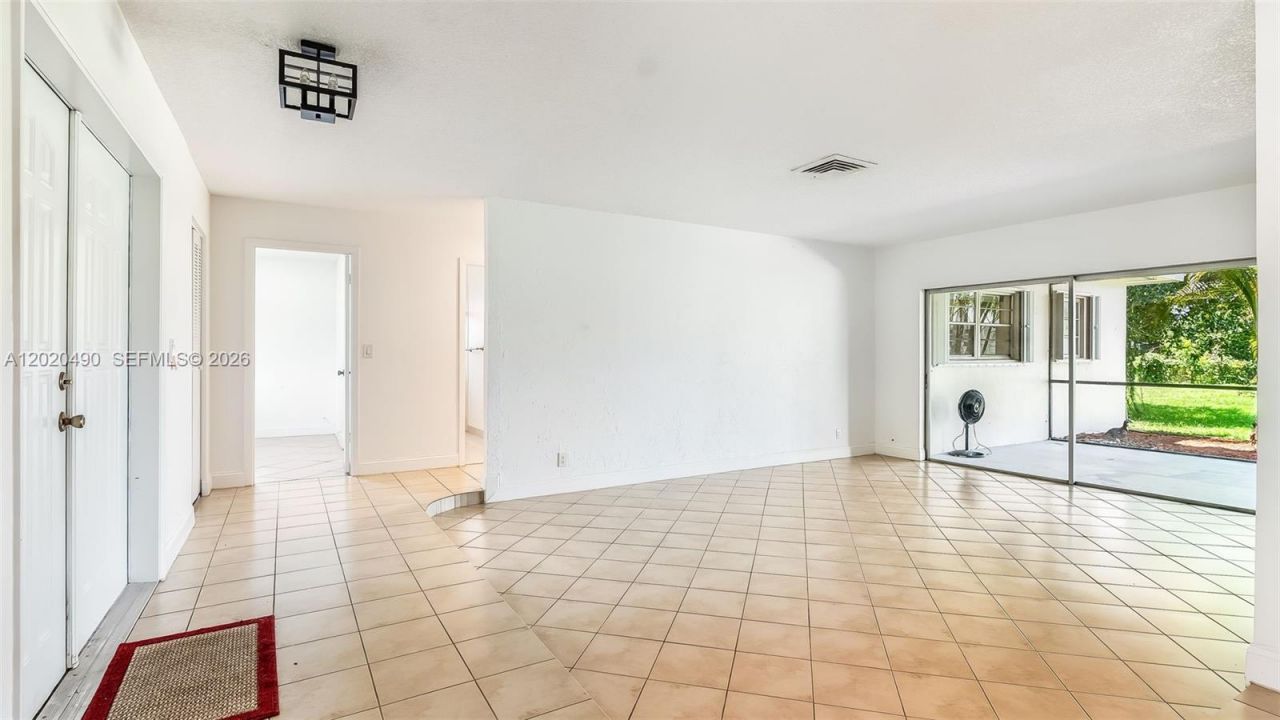 500 NW 96th Ter, Pembroke Pines, FL 33024 Photo
