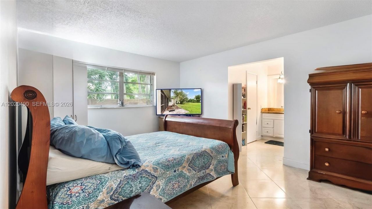 500 NW 96th Ter, Pembroke Pines, FL 33024 Photo