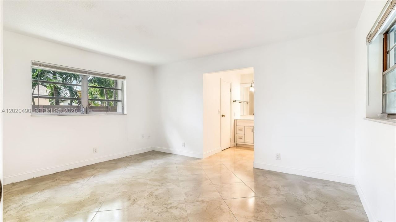500 NW 96th Ter, Pembroke Pines, FL 33024 Photo