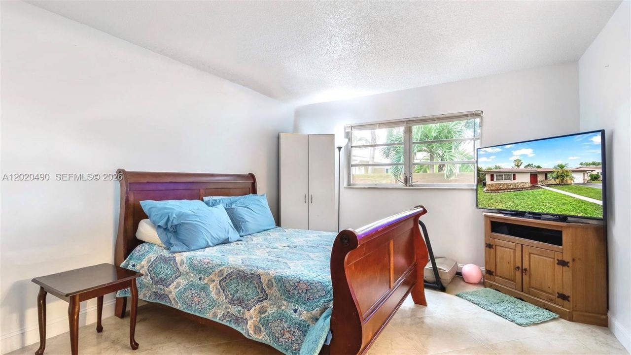 500 NW 96th Ter, Pembroke Pines, FL 33024 Photo