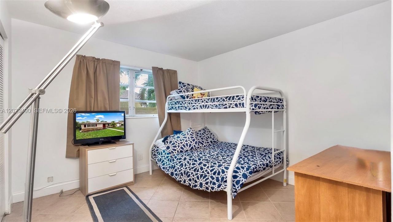 500 NW 96th Ter, Pembroke Pines, FL 33024 Photo