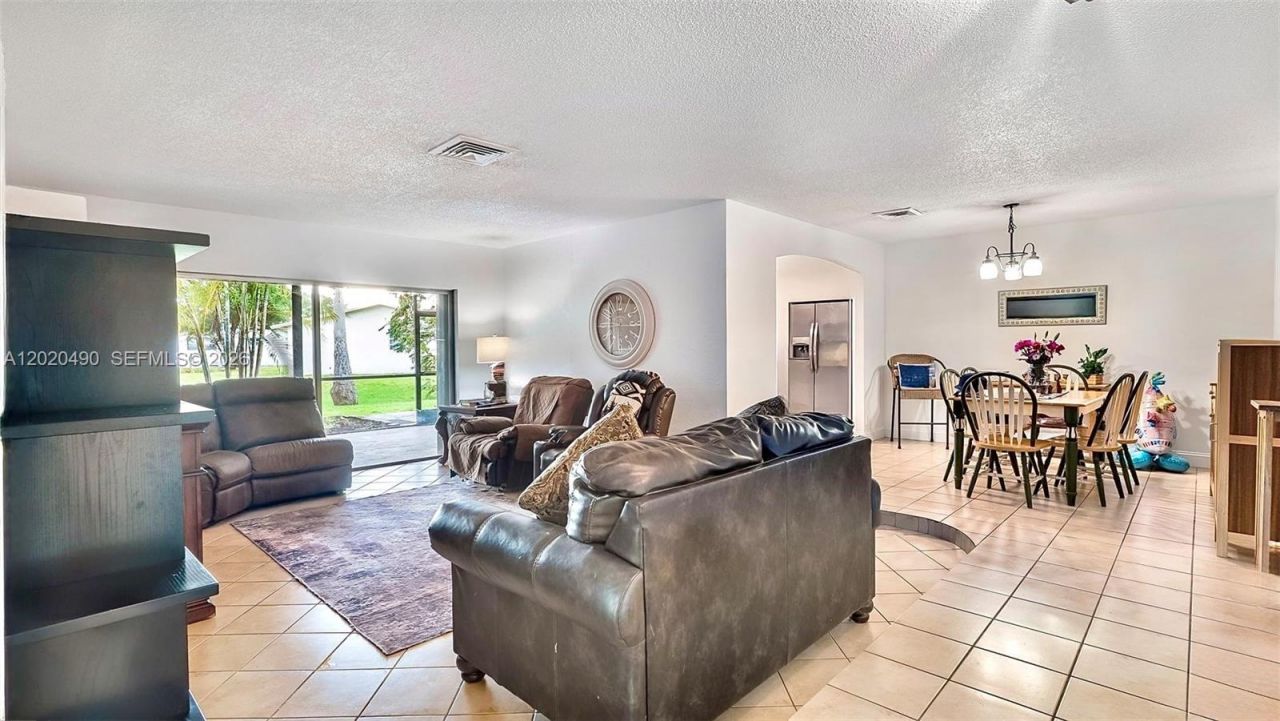 500 NW 96th Ter, Pembroke Pines, FL 33024 Photo