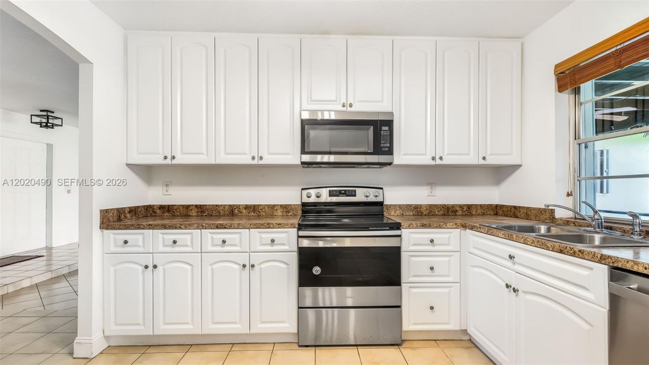 500 NW 96th Ter, Pembroke Pines, FL 33024 Photo