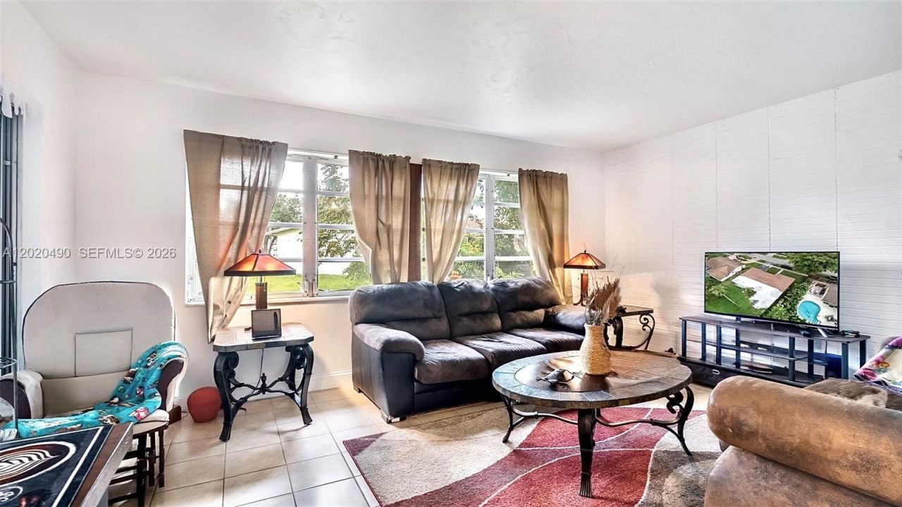 500 NW 96th Ter, Pembroke Pines, FL 33024 Photo