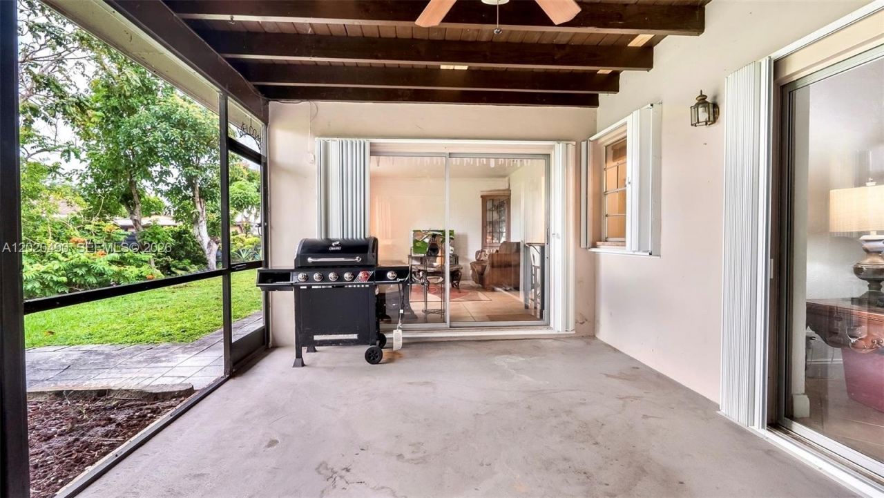 500 NW 96th Ter, Pembroke Pines, FL 33024 Photo