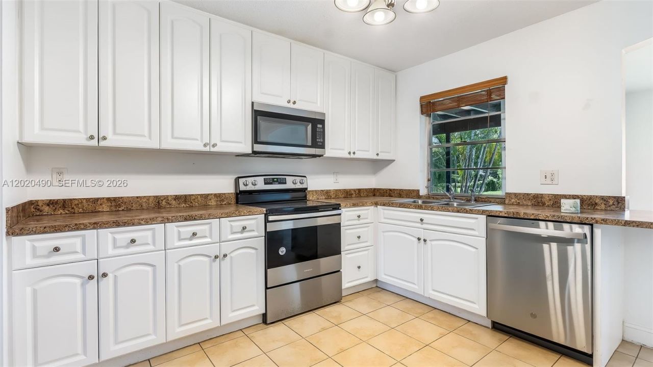 500 NW 96th Ter, Pembroke Pines, FL 33024 Photo