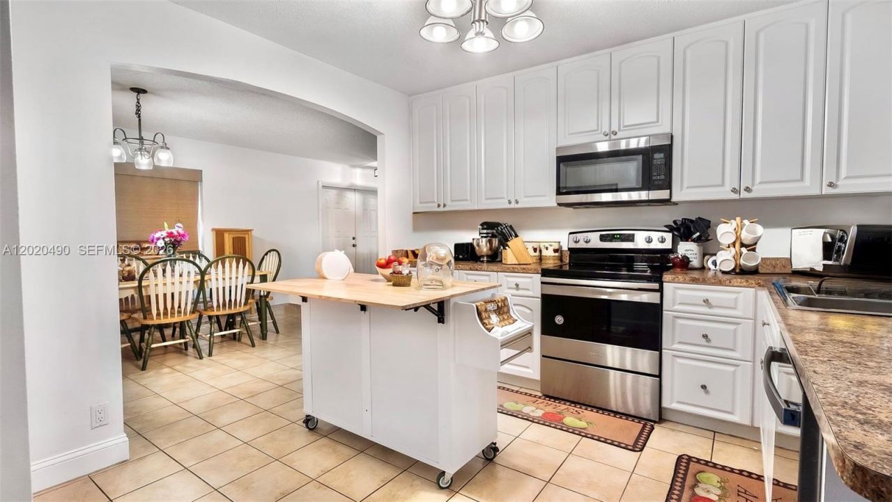 500 NW 96th Ter, Pembroke Pines, FL 33024 Photo