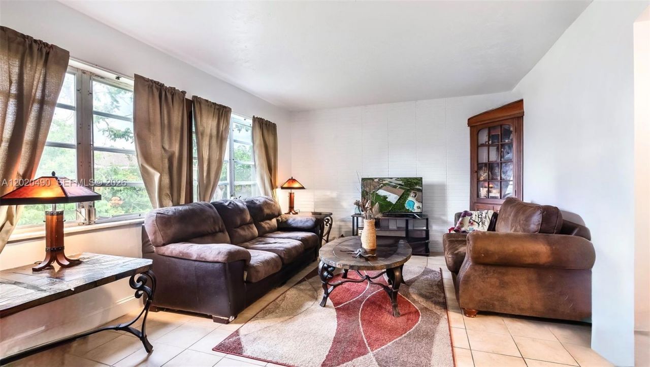 500 NW 96th Ter, Pembroke Pines, FL 33024 Photo