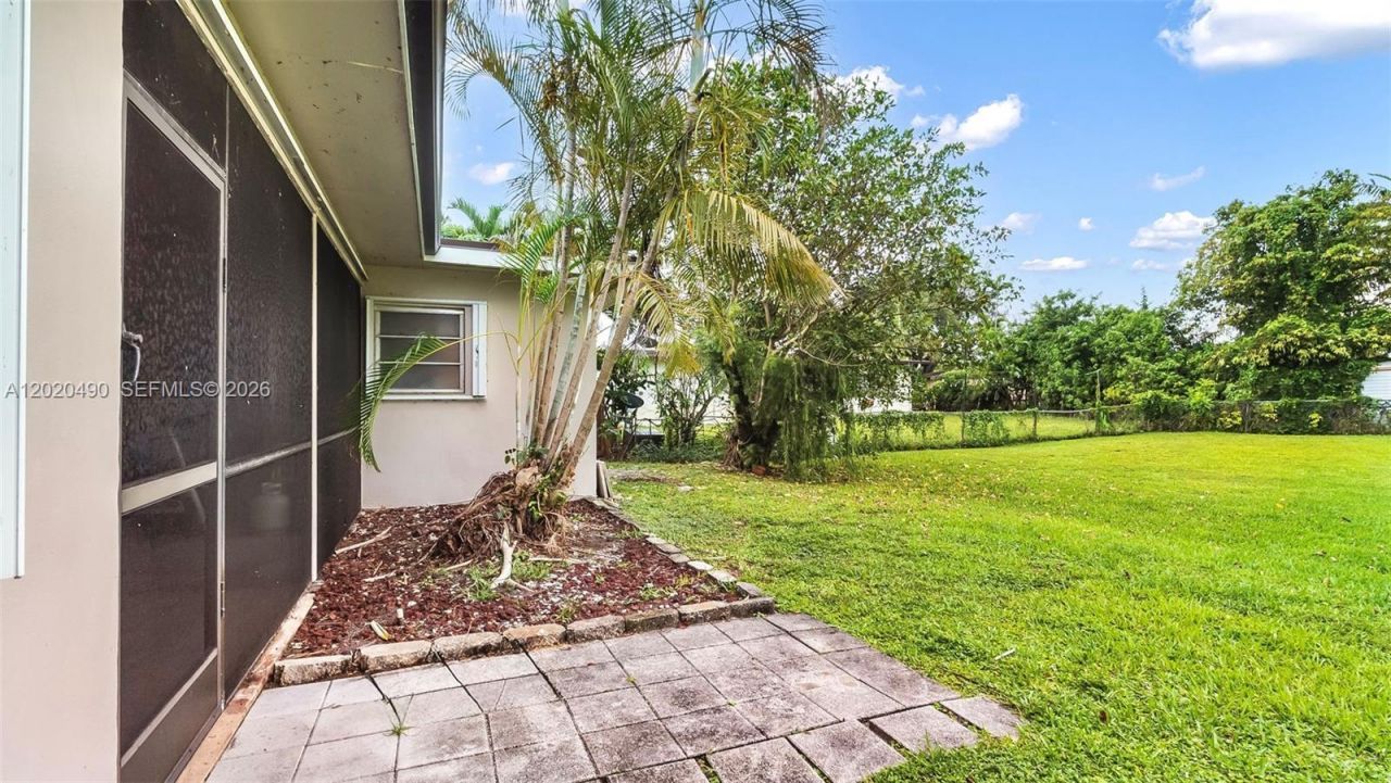 500 NW 96th Ter, Pembroke Pines, FL 33024 Photo