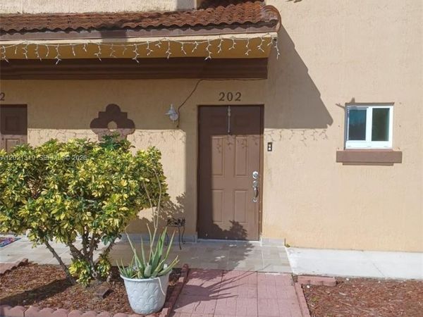 17316 NW 74th Ave , Unit 202, Hialeah, FL 33015