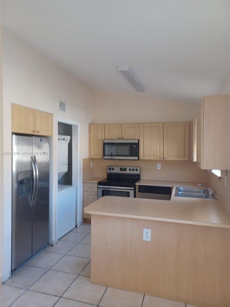 17316 NW 74th Ave, Unit 202, Hialeah, FL 33015 Photo