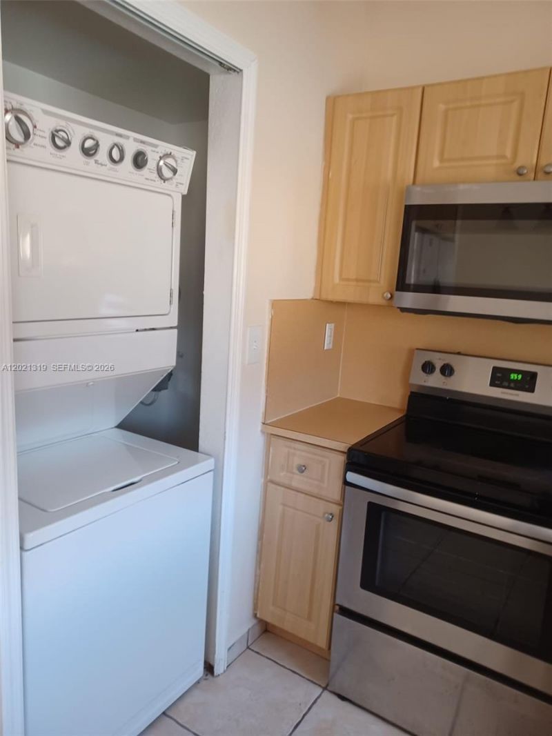 17316 NW 74th Ave, Unit 202, Hialeah, FL 33015 Photo