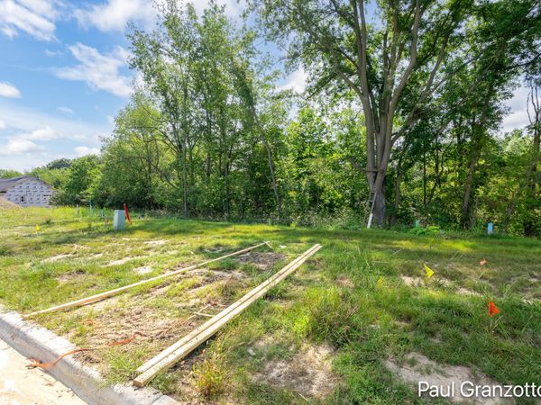 3052 Arbor Creek Avenue SE, Kentwood, MI 49512