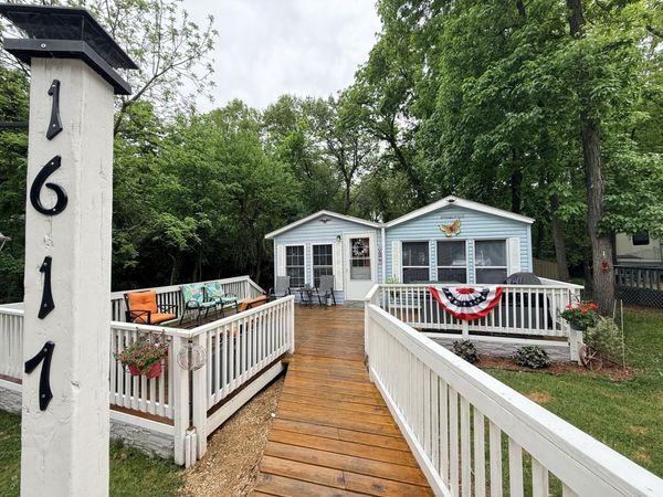 16-17 Woodhaven Lakes , Sublette, IL 61367