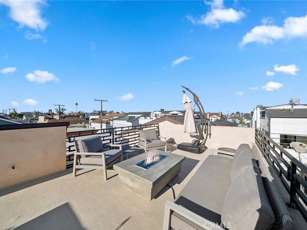 417 1/2 Poinsettia Avenue, Corona Del Mar, CA 92625