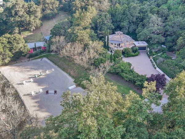 35671 Palomares Rd, Castro Valley, CA 94552